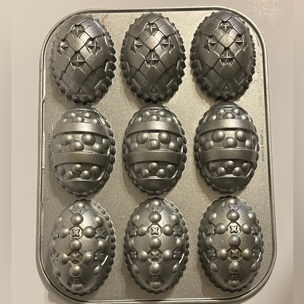 Easter egg cake pan